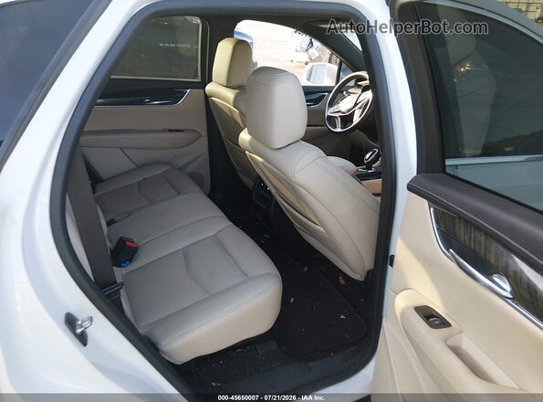 1GYKNARS8HZ236207 2017 CADILLAC XT5 White Widok naklejki z numerem VIN