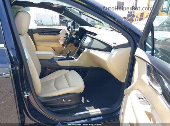 1GYKNARS8HZ302075 2017 CADILLAC XT5 Dark Blue Вид салону спереду