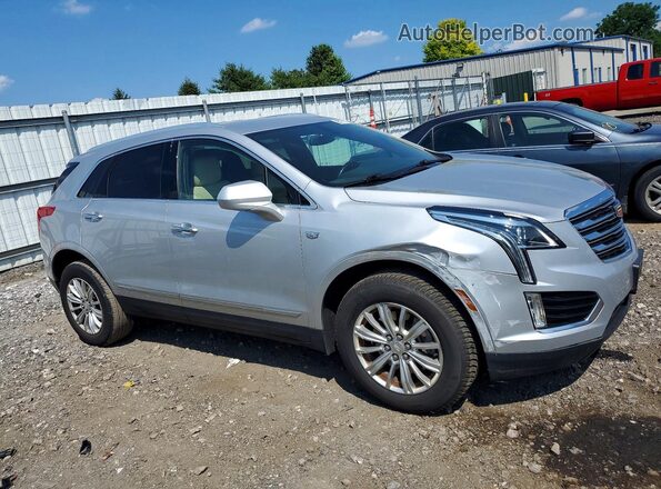 1GYKNARSXJZ211198 2018 CADILLAC XT5 Серебряный Передняя правая четверть