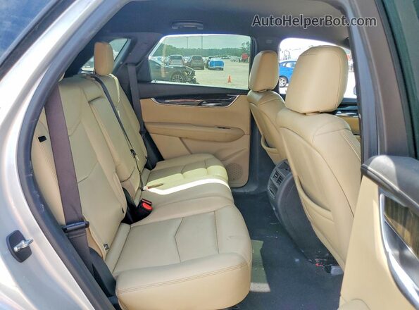 1GYKNARSXKZ113077 2019 CADILLAC XT5 Silver Vista interior trasera