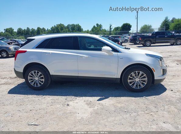 1GYKNBRS1HZ172808 2017 CADILLAC XT5 White Widok wnętrza z tyłu