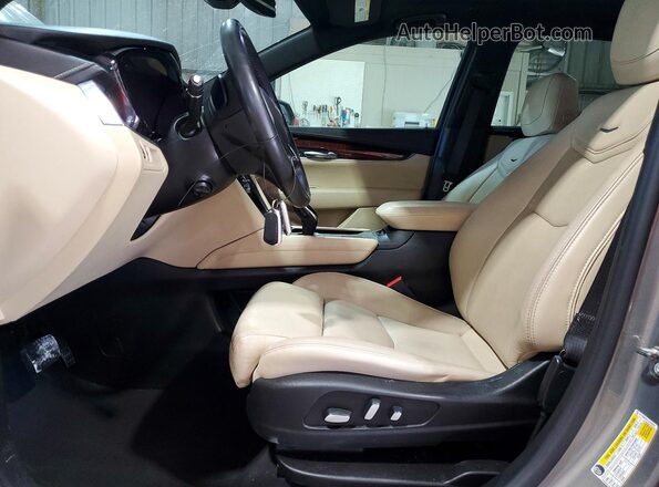 1GYKNBRS1HZ249225 2017 CADILLAC XT5 Charcoal Front interior view