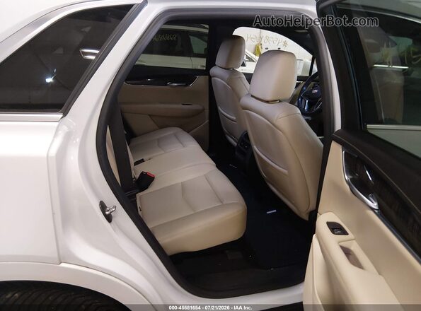 1GYKNBRS1JZ182003 2018 CADILLAC XT5 White VIN կոդի պիտակի տեսք