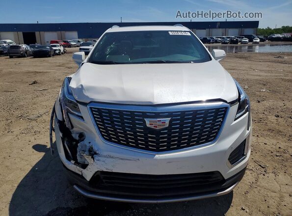 1GYKNDR41RZ754311 2024 CADILLAC XT5 White Widok z przodu