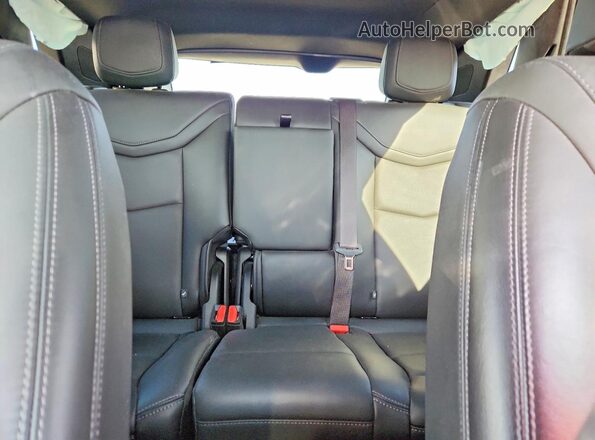1GYKNDR4XMZ144688 2021 CADILLAC XT5 Silver Rear seats view