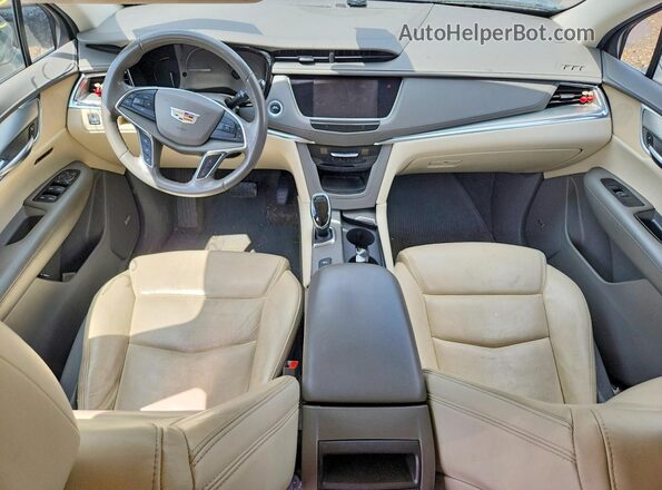 1GYKNDRS2JZ213917 2018 CADILLAC XT5 Gray Առջևի վահանակի տեսք