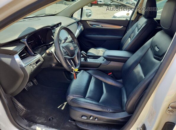 1GYKNDRS5JZ123788 2018 CADILLAC XT5 White Vista interior delantera