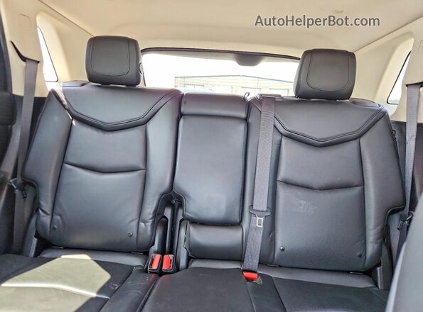 1GYKNDRS5JZ123788 2018 CADILLAC XT5 White Vista de los asientos traseros