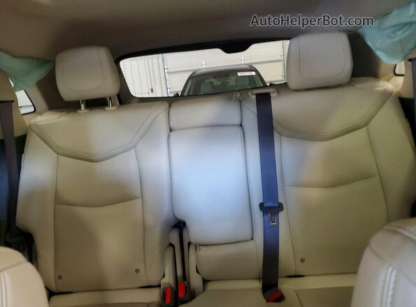 1GYKNDRSXHZ211925 2017 CADILLAC XT5 Blue Widok tylnych siedzeń