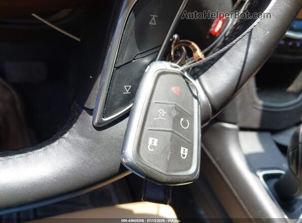 1GYKNFRS0HZ124661 2017 CADILLAC XT5 Red Vista del salpicadero