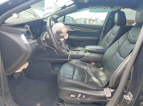 1GYKNFRS1MZ130608 2021 CADILLAC XT5 Черный Вид салона спереди