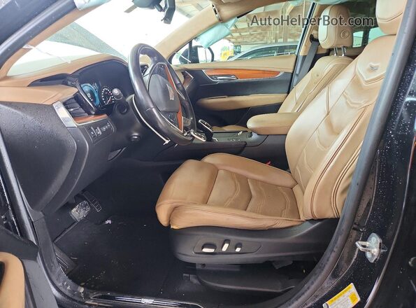 1GYKNFRS3HZ125061 2017 CADILLAC XT5 Черный Вид салона спереди