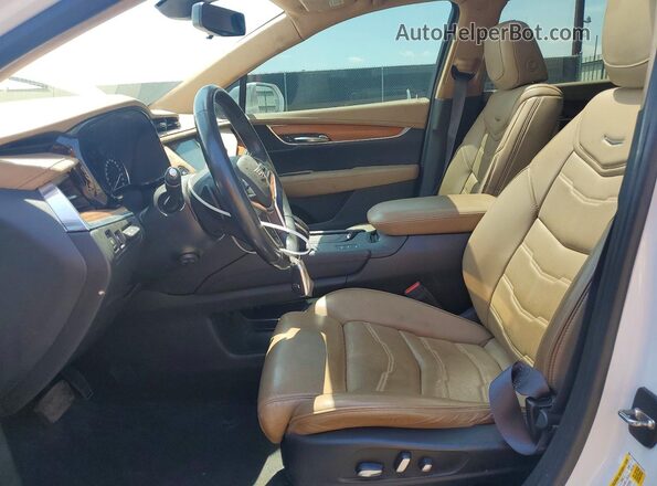 1GYKNFRS5HZ123473 2017 CADILLAC XT5 White Front interior view