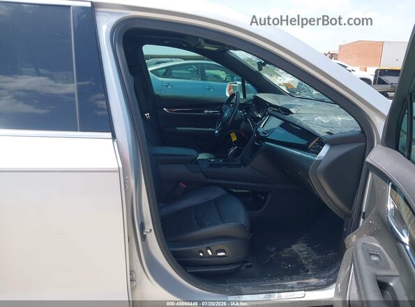 1GYKPCRS2LZ215593 2020 CADILLAC XT6 Silver Вид салону спереду