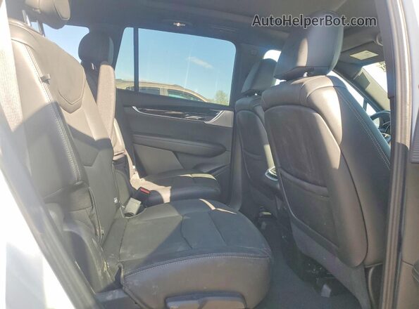 1GYKPDRS3RZ741567 2024 CADILLAC XT6 White Widok wnętrza z tyłu