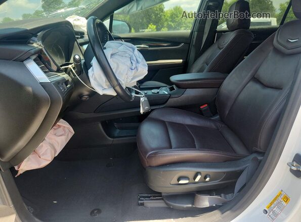 1GYKPDRS8RZ703249 2024 CADILLAC XT6 Белый Вид салона спереди