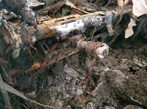 1GYKPMRK6PZ002111 2023 CADILLAC OTHER Silver Вид щитка приладів