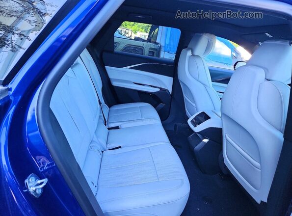 1GYKPPRL4RZ111213 2024 CADILLAC OTHER Blue Vista interior trasera