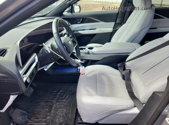 1GYKPPRL4RZ128187 2024 CADILLAC OTHER Silver Widok wnętrza z przodu