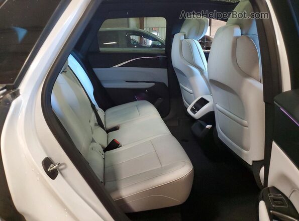 1GYKPPRL9RZ103625 2024 CADILLAC OTHER White Vista interior trasera