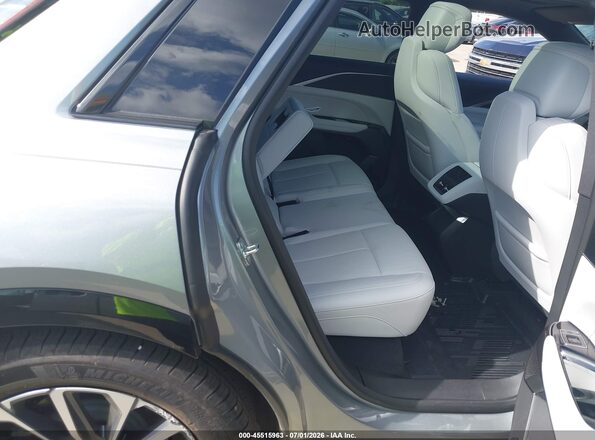 1GYKPURL2TZ300528 2026 CADILLAC OTHER Gray Vista de la etiqueta del VIN