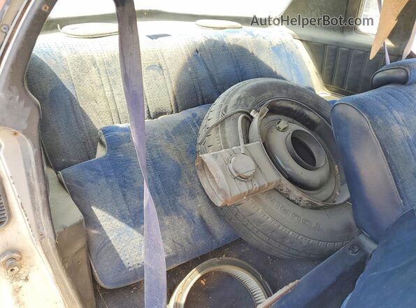 1H57L7Z452500 1977 CHEVROLET MONTE CARLO Silver Հետևի նստատեղերի տեսք