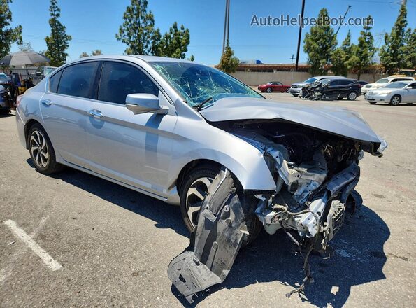 1HGCR2F06HA046820 2017 HONDA ACCORD Silver Przód prawy