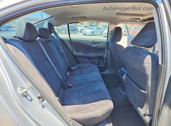 1HGCR2F06HA046820 2017 HONDA ACCORD Silver Widok tylnych siedzeń
