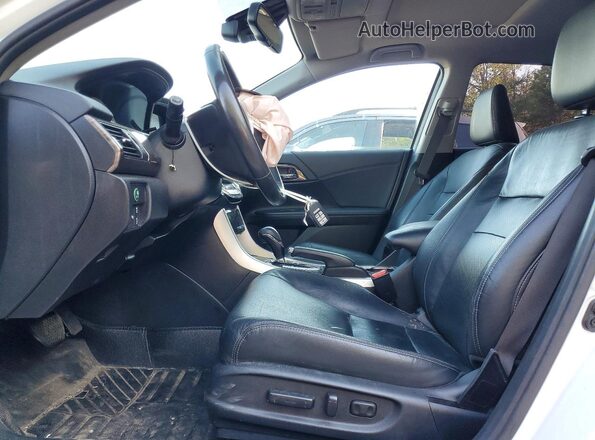 1HGCR2F06HA805000 2017 HONDA ACCORD White Вид салону спереду