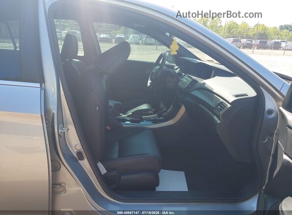 1HGCR2F10HA152561 2017 HONDA ACCORD Silver Vista interior delantera