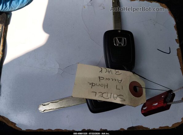 1HGCR2F14HA265087 2017 HONDA ACCORD Black Vista del salpicadero