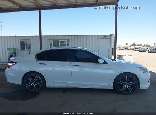 1HGCR2F50HA070087 2017 HONDA ACCORD Белый Вид задней части салона
