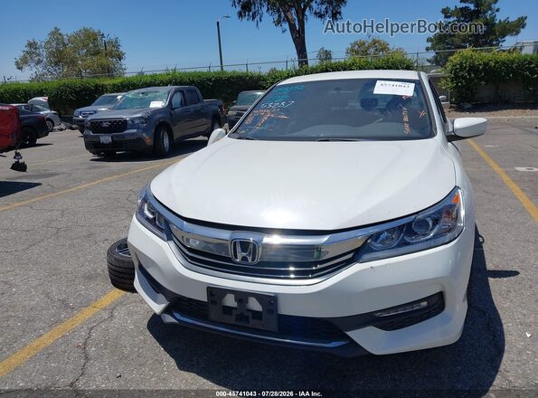 1HGCR2F51HA024686 2017 HONDA ACCORD White Vista interior trasera