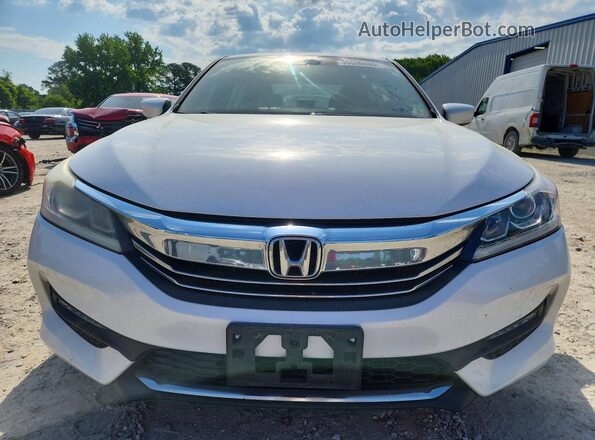 1HGCR2F51HA272243 2017 HONDA ACCORD White Widok z przodu