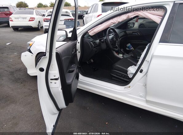 1HGCR2F51HA285591 2017 HONDA ACCORD White Вид салону спереду