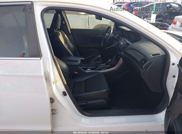 1HGCR2F54HA193133 2017 HONDA ACCORD White Вид салону спереду