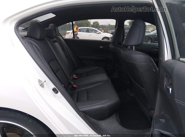 1HGCR2F55HA289126 2017 HONDA ACCORD White Widok naklejki z numerem VIN