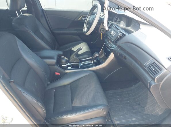 1HGCR2F56HA160845 2017 HONDA ACCORD White Vista interior delantera