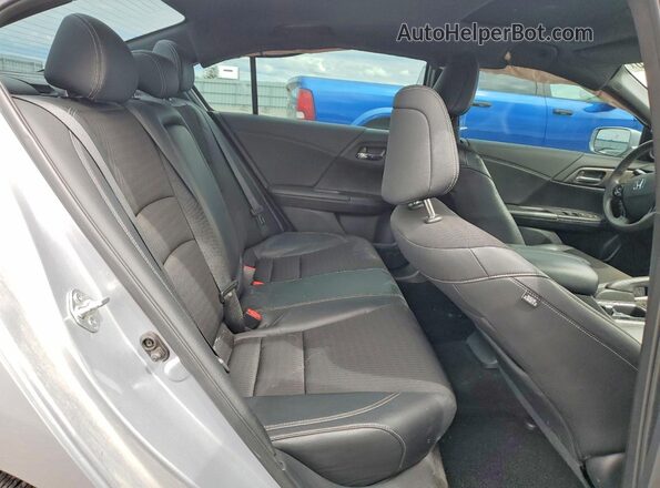 1HGCR2F56HA801718 2017 HONDA ACCORD Silver Widok tylnych siedzeń