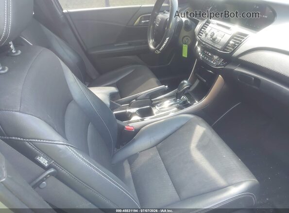 1HGCR2F57HA270481 2017 HONDA ACCORD Silver Vista interior delantera