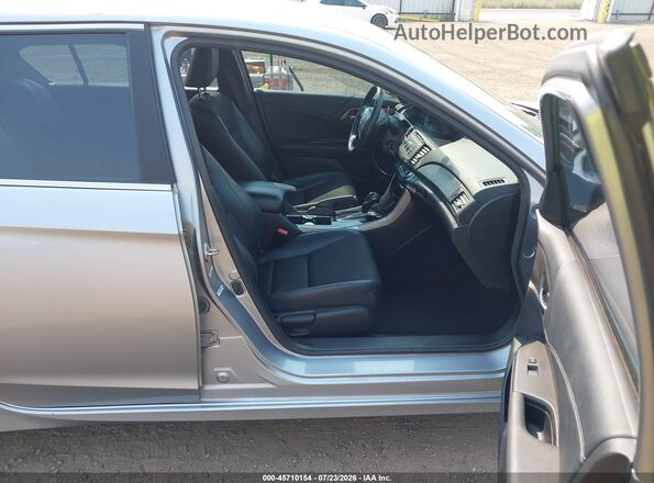 1HGCR2F58HA256170 2017 HONDA ACCORD Silver Widok wnętrza z przodu