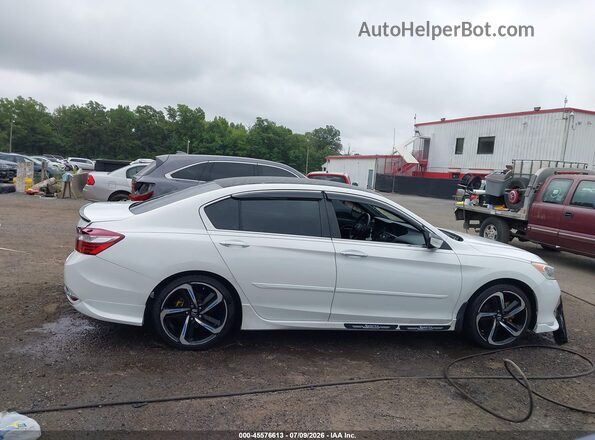 1HGCR2F5XHA126228 2017 HONDA ACCORD White Vista interior trasera