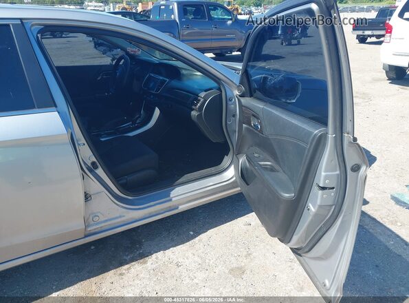 1HGCR2F76GA010881 2016 HONDA ACCORD Серебряный Вид салона спереди