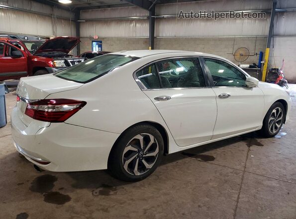 1HGCR2F7XHA296140 2017 HONDA ACCORD White Rear right