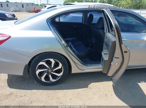 1HGCR2F83HA021556 2017 HONDA ACCORD Gray Widok naklejki z numerem VIN