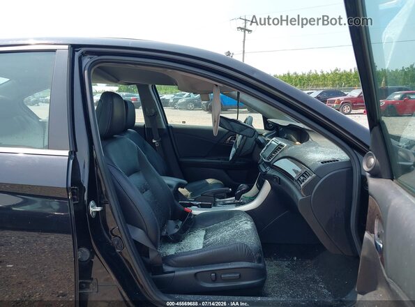 1HGCR2F83HA105117 2017 HONDA ACCORD Черный Вид салона спереди