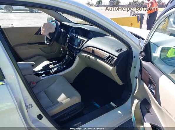 1HGCR2F86HA127015 2017 HONDA ACCORD White Вид салону спереду