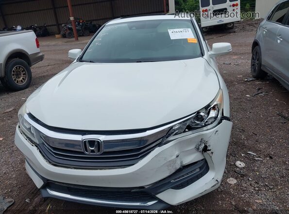 1HGCR2F99HA174774 2017 HONDA ACCORD Белый Вид щитка приборов