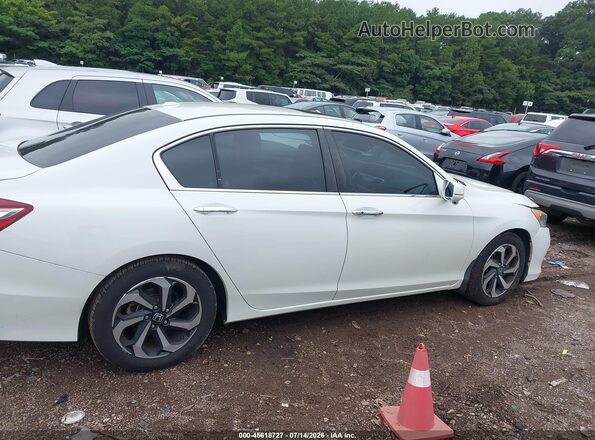 1HGCR2F99HA174774 2017 HONDA ACCORD Белый Вид задней части салона