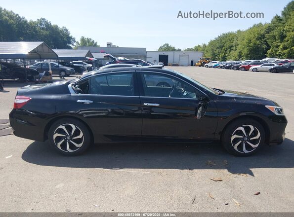 1HGCR3F81HA016961 2017 HONDA ACCORD Черный Вид задней части салона
